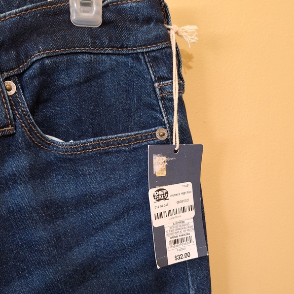 NWT Universal Thread Jeans - Picture 3 of 5